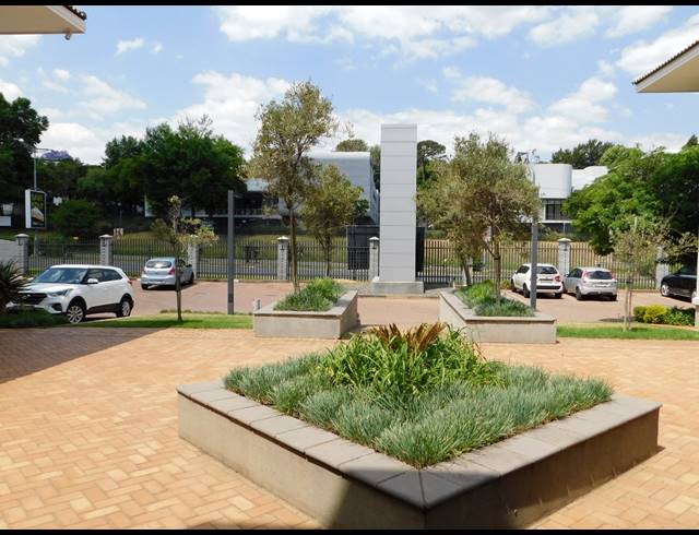 138M² OFFICE TO LET IN HYDE PARK